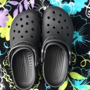 black crocs: size 11 women 9 men